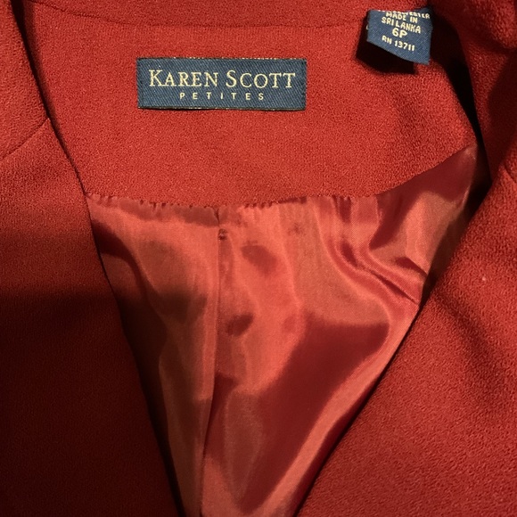 Karen Scott petites burgandy blazer size 6 petite - Picture 2 of 3